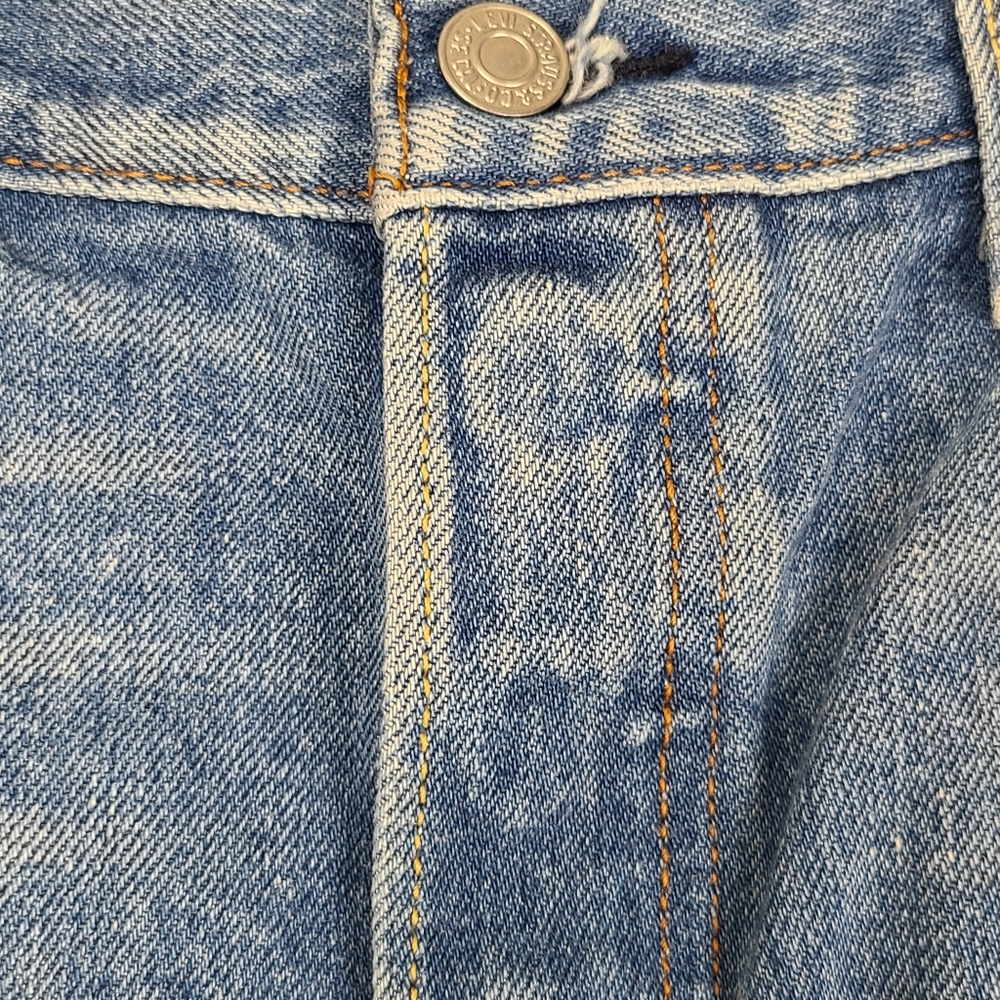 Levi's Women's distressed blue cut-off high-rise button-fly jean shorts, Sz 28 - Picture 4 of 10